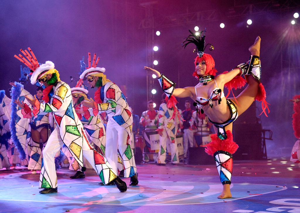 carnaval-comparsa-04-danzarines-canarios.jpg